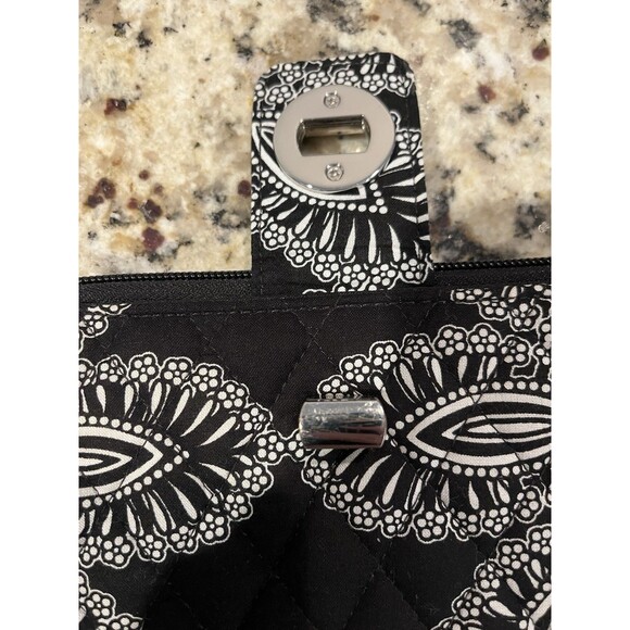 Vera Bradley Turnlock Wallet in Blanco Bouquet Zipper EUC - Picture 4 of 12
